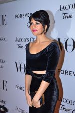 Jacqueline Fernandez at Vogue_s 5th Anniversary bash in Trident, Mumbai on 22nd Sept 2012 (24).JPG